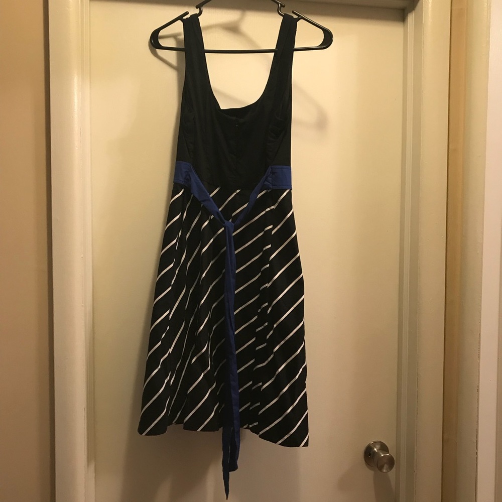 Spring dress - Picture 2 of 3